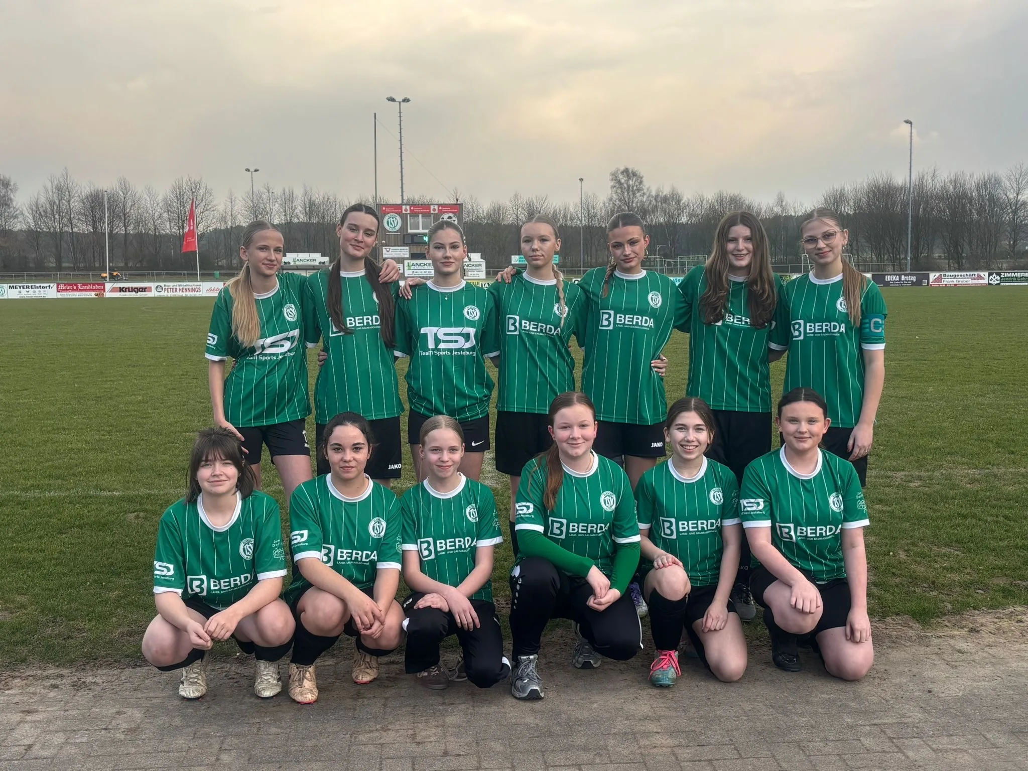 TSV Elstorf Mädchenmannschaft im BERDA-Trikot